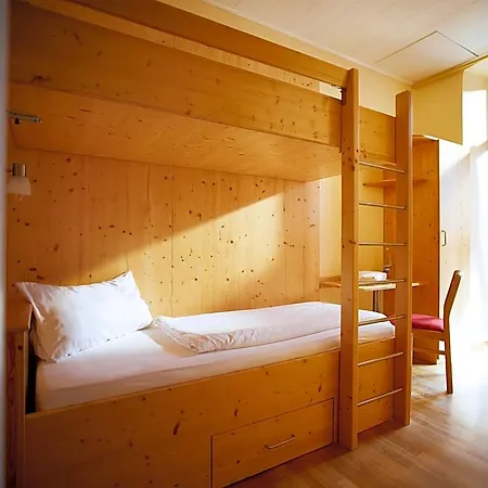 Daslenz Otel